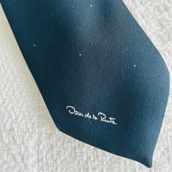 Oscar de la Renta Navy Blue Tie Tiny Dot Vintage 80s Necktie - Picture 4 of 11